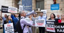 Stire din Politică-Administrație : Deputatul Stelian Ion, amendat pentru că a protestat. "Nu vor reuşi să ne oprească!"
