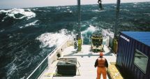 Stire din Economie : Navigatori care îşi fac singuri viaţă de coşmar la bordul navelor. "Atenţie mare la ce semnaţi!"