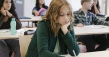 Stire din Cultură-Educație : Suntem praf la învățătură, dar trei din patru elevi români vor diplomă universitară