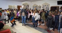 Stire din Cultură-Educație : Cine nu vrea "Educație prin cultură"? Soluție de moment pentru transportul copiilor la teatru