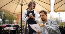 Stire din Social : Subtila criză a forței de muncă pe litoral. Posturi „invizibile”, angajări „din mers”!