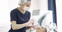 Stire din Social : Ce meserii se mai caută. Şomerii, convertiţi în reflexoterapeuţi şi cosmeticiene
