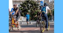 Stire din Eveniment : Regulile depășirii bicicletelor în trafic, ignorate de șoferii indisciplinaţi
