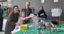 Stire din Social : 13.000 de lei pentru copiii cu diabet, la finalul târgului caritabil „Raze pe umeraș”. Donațiile continuă