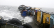 Stire din Actualitate : După uraganele Matthew și Nicole, taifunul Sarika face ravagii în Filipine