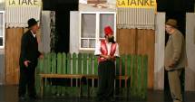 Stire din Cultură-Educație : Negustorii "Take, Ianke și Cadâr" vin să-și vândă" marfa la Casa de Cultură