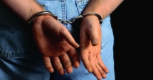 Stire din Eveniment : Tânăr suspectat de furt din magazine, reținut de polițiști