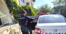 Stire din Eveniment : Tânăr arestat după ce a furat o maşină şi a făcut plăţi cu un card uitat în portieră