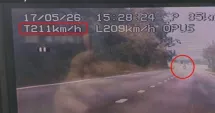 Stire din Eveniment : Radarul a explodat când a văzut viteza. Tânăr prins cu 211 km/h pe un drum din România