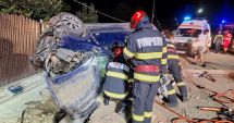 Stire din Eveniment : O tânără a murit după ce a lovit cu mașina un stâlp de electricitate. Alte trei persoane sunt grav rănite