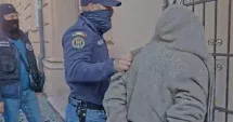 Stire din Eveniment : Coșmarul unei adolescente. A fost obligată să se drogheze și să se prostitueze, apoi a fost abandonată pe câmp