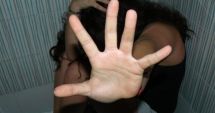 Stire din Eveniment : Tânără agresată și jefuită în scara blocului