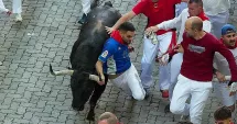 Stire din Actualitate : Incidente la Pamplona. Mai multe persoane, rănite în controversata cursă cu tauri