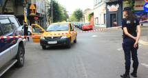 Stire din Eveniment : Imagini de groază. Teroare în centrul Constanței. Taximetrist înjunghiat, atacatorul - mort!