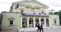Stire din Cultură-Educație : Se ridică cortina pentru piesele "Menajeria de sticlă" și "Gaițele"