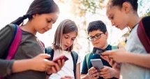 Stire din Actualitate : Salvați Copiii cere interzicerea totală a rețelelor sociale pentru copiii sub 13 ani