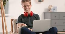 Stire din Cultură-Educație : Ce spune ministrul Educației despre temele făcute de elevi cu AI și are un sfat pentru profesori