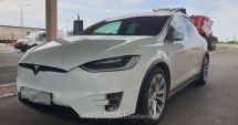 Stire din Eveniment : Două autoturisme TESLA și un Land Rover, indisponibilizate de polițiștii români