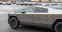 Stire din Eveniment : Șoferul unei Tesla Cybertruck, lăsat fără permis în Lugoj