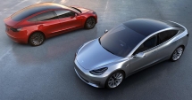 Stire din Tehnologie : Tesla Model 3 intră în producție. Când va ajunge în România