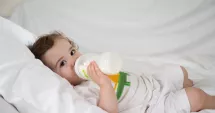 Stire din Sănătate : De ce este vital să nu amânați schimbarea tetinei bebelușului