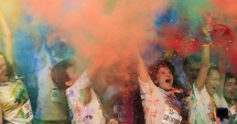 Stire din Cultură-Educație : Vibrații la intensitate maximă și atmosferă hawaiană la The Color Run Mamaia Tropicolorată!