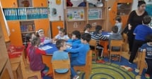 Stire din Social : Mai mulți copii  în grădiniță.  Au fost eliminate limitele de vârstă  pentru tichetele  de grădiniță