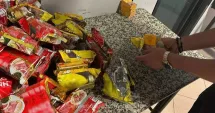Stire din Eveniment : Țigări ascunse în pungi cu noodles, descoperite pe aeroport. Un pasager a încercat să ofere mită