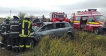 Stire din Eveniment : GRAV ACCIDENT RUTIER. Trei persoane s-au răsturnat cu mașina