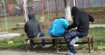 Stire din Social : Tinerii instituționalizați vor beneficia de sprijin între 18 şi 26 de ani, dacă se angajează, continuă studiile