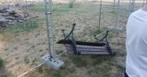 Stire din Eveniment : Tineri, amendați pentru că au distrus o bancă din Parcul Dragoslavelor