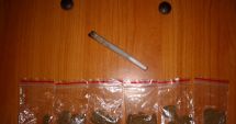 Stire din Eveniment : Tineri prinși cu droguri, în zona Pescărie