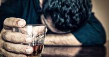 Stire din Social : Tinerii constănțeni, pradă alcoolului  și drogurilor