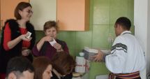 Stire din Social : Tinerii cu nevoi speciale  au sărbătorit,  în avans,  Ziua femeii