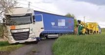 Stire din Actualitate : Șofer de TIR român beat păcălit de GPS. Pompierii s-au chinuit 6 ore să deblocheze camionul