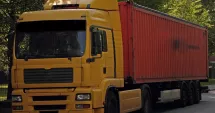 Stire din Eveniment : Un tir și un autoturism s-au lovit pe un drum din județul Constanța