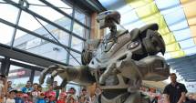 Stire din Social : Sute de copii, strânși în jurul lui Titan the Robot