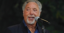 Stire din Actualitate : Soția lui Tom Jones a murit de cancer