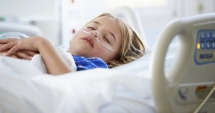 Stire din Social : TOXIINFECȚIE ALIMENTARĂ PE LITORAL. 11 COPII AU AJUNS LA SPITAL. Pensiunea nu era autorizată pentru a da mâncare turiștilor!