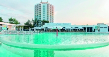 Stire din Social : Toxiinfecții alimentare pe litoral. Complexul Mera Resort, depistat cu produse stricate și expirate