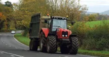 Stire din Eveniment : Trei șoferi de utilaje agricole depistați cu nereguli în trafic în Ciobanu