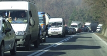 Stire din Eveniment : Inspectori RAR, arestați pentru că luau mită și lăsau "bombe" să circule pe șosele