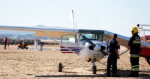 Stire din Actualitate : Incident înfiorător. Un bărbat și o fetiță, zdrobiți de un avion care a aterizat forțat