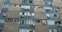 Stire din Eveniment : O CONSTĂNȚEANCĂ DE 31 DE ANI S-A ARUNCAT DE LA ETAJUL NOUĂ! Este în stare gravă, dar a supraviețuit