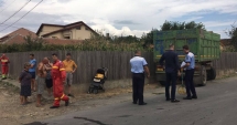 Stire din Eveniment : Tragedia fetiței din Valu. Primarul Mitroi se apară: "Dacă șoferul avea permis credeți că remorca nu s-ar fi rupt?"
