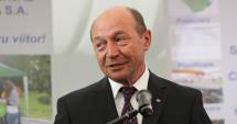 Stire din Politică-Administrație : Băsescu: Premierul trebuie să scape repede de miniștrii Curaj și Tobă