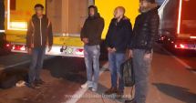 Stire din Eveniment : Patru cetățeni străini, ascunși printre frigidere, depistați la frontieră
