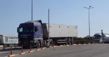 Stire din Economie : Transportatorii cer explicații Guvernului pentru scumpirea carburanților. „Se va ajunge la blocaje!“