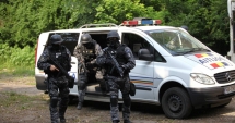 Stire din Eveniment : Trei indivizi  din Constanța specializați în furturi, "vizitați" de mascați