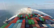 Stire din Economie : Trei zile de luptă cu flăcările, pe un portcontainer britanic
